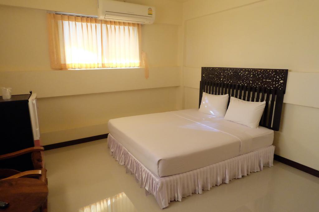 J-Safe Guesthouse Szukhothaj Kültér fotó