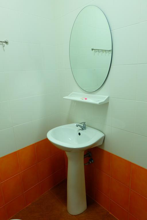 J-Safe Guesthouse Szukhothaj Kültér fotó