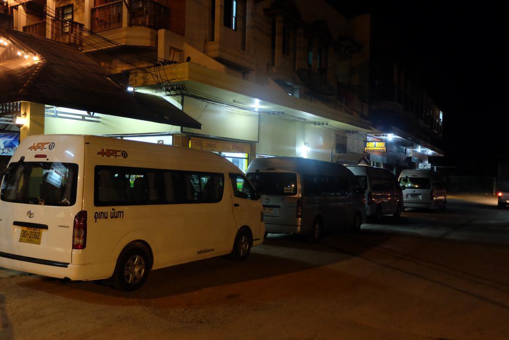 J-Safe Guesthouse Szukhothaj Kültér fotó