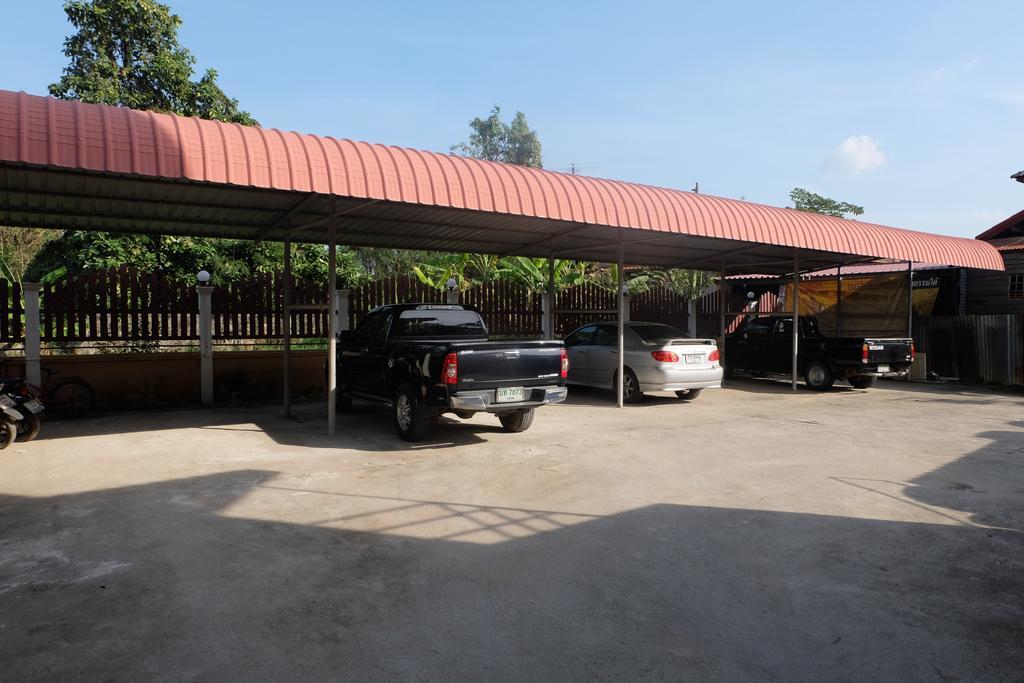J-Safe Guesthouse Szukhothaj Kültér fotó