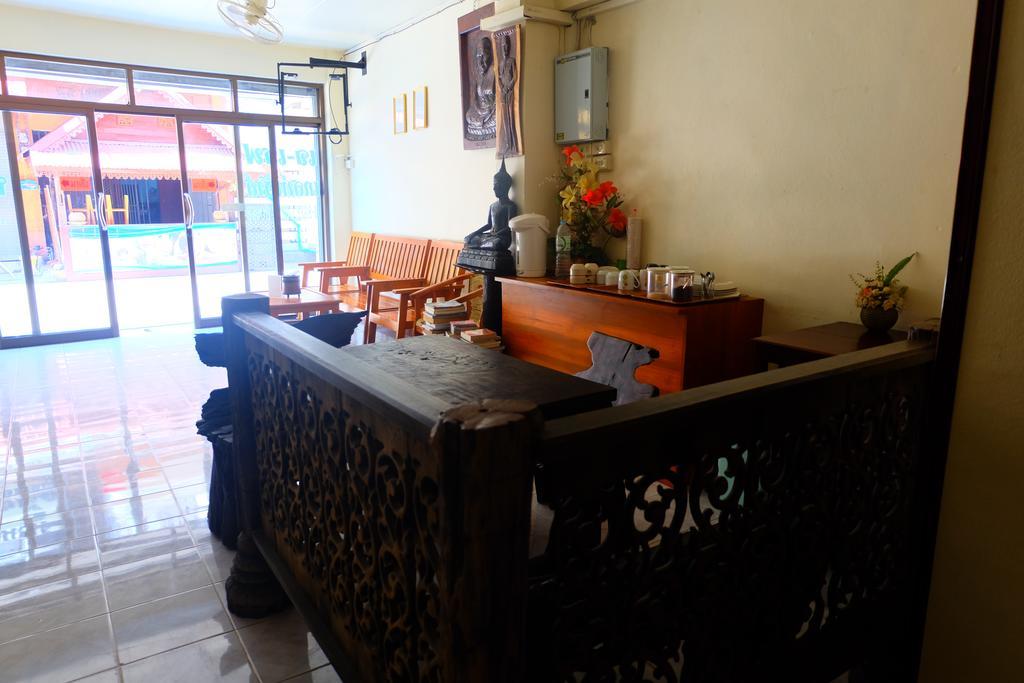 J-Safe Guesthouse Szukhothaj Kültér fotó
