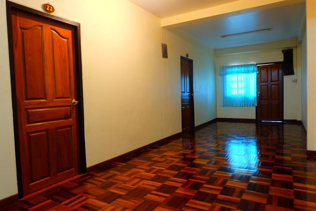 J-Safe Guesthouse Szukhothaj Kültér fotó